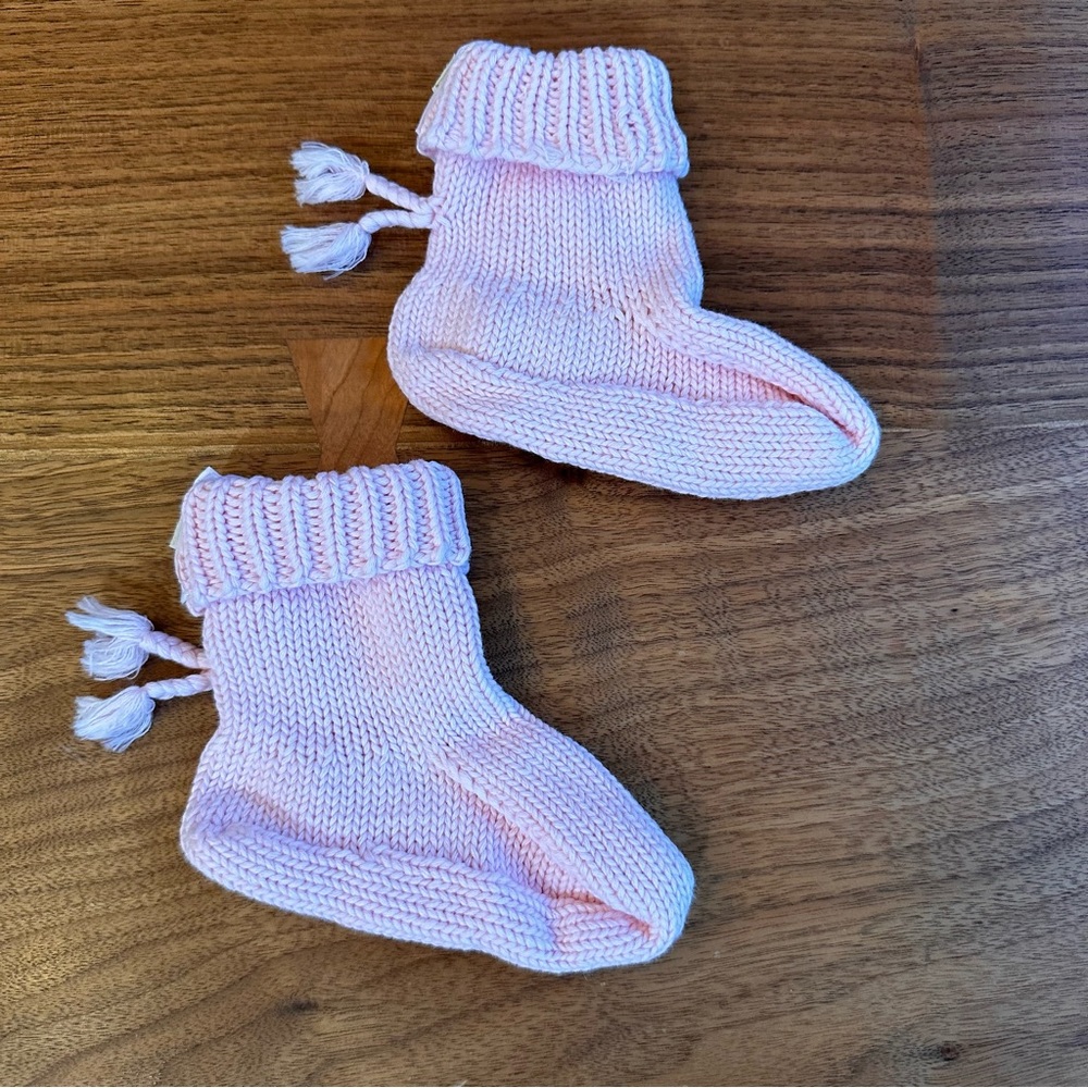 Pottery Barn Kids Knitted Light Pink Blanket, Hat And Socks. Size 6-12 M. - Picture 10 of 14